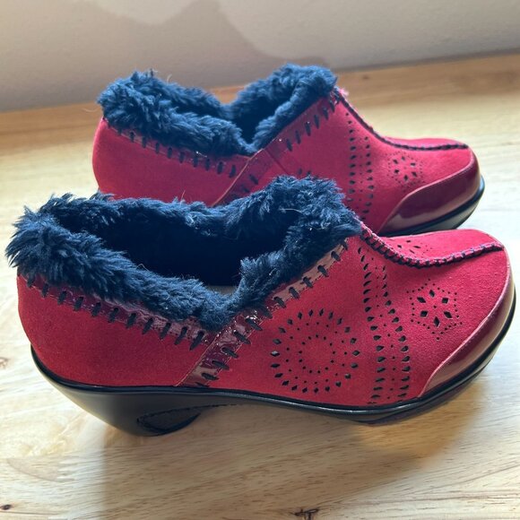 Jambu Shoes - Jambu Womens Decorative Red Suede Black Fur Trim Shoes Sz 7 1/2